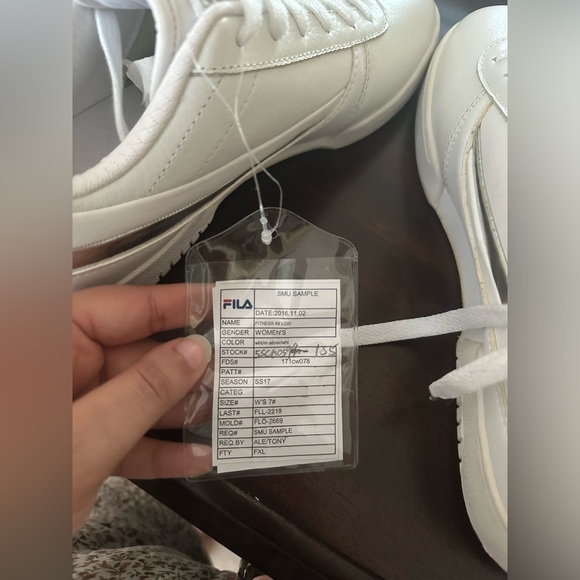 Women’s Size 7 White and Silver Fitness 89 Low Sneakers / Shoes - Picture 5 of 5